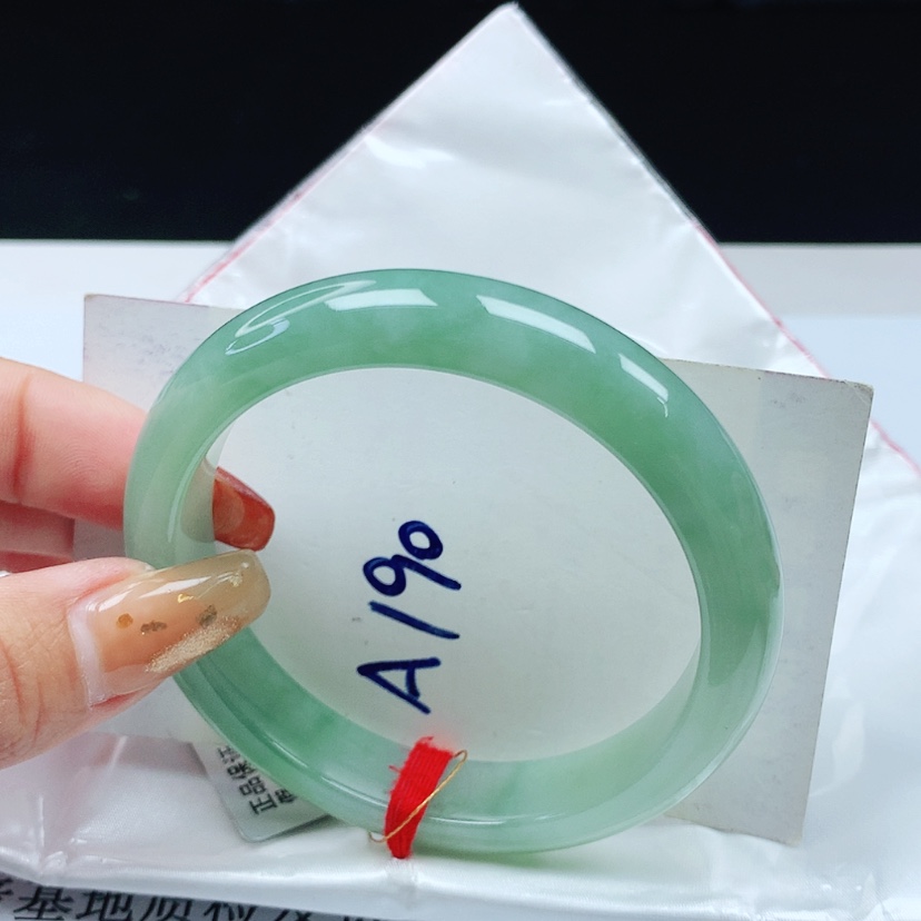 【闪购商品】翡翠手镯未镶嵌 正圈56+