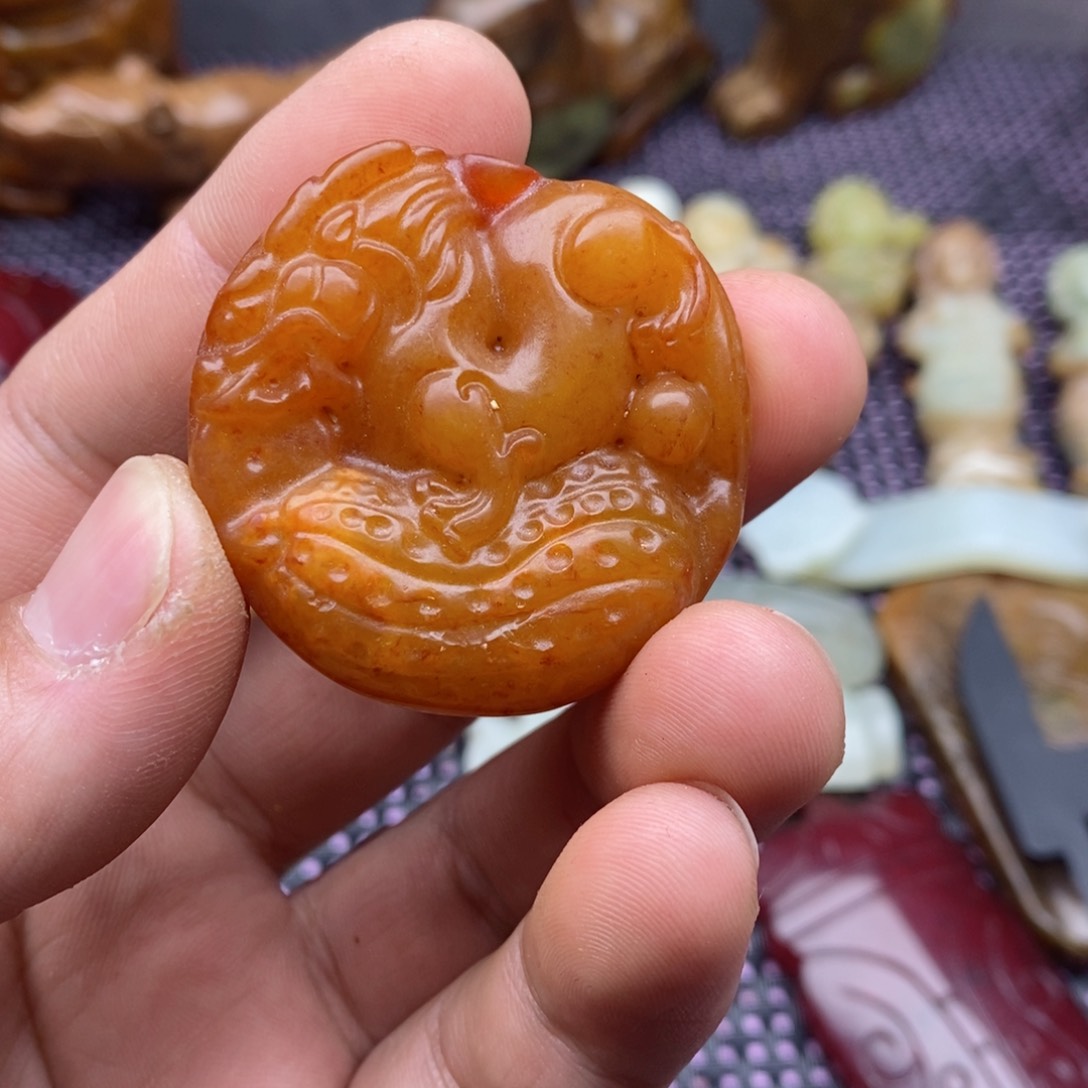 蛇纹石玉颈饰未镶嵌