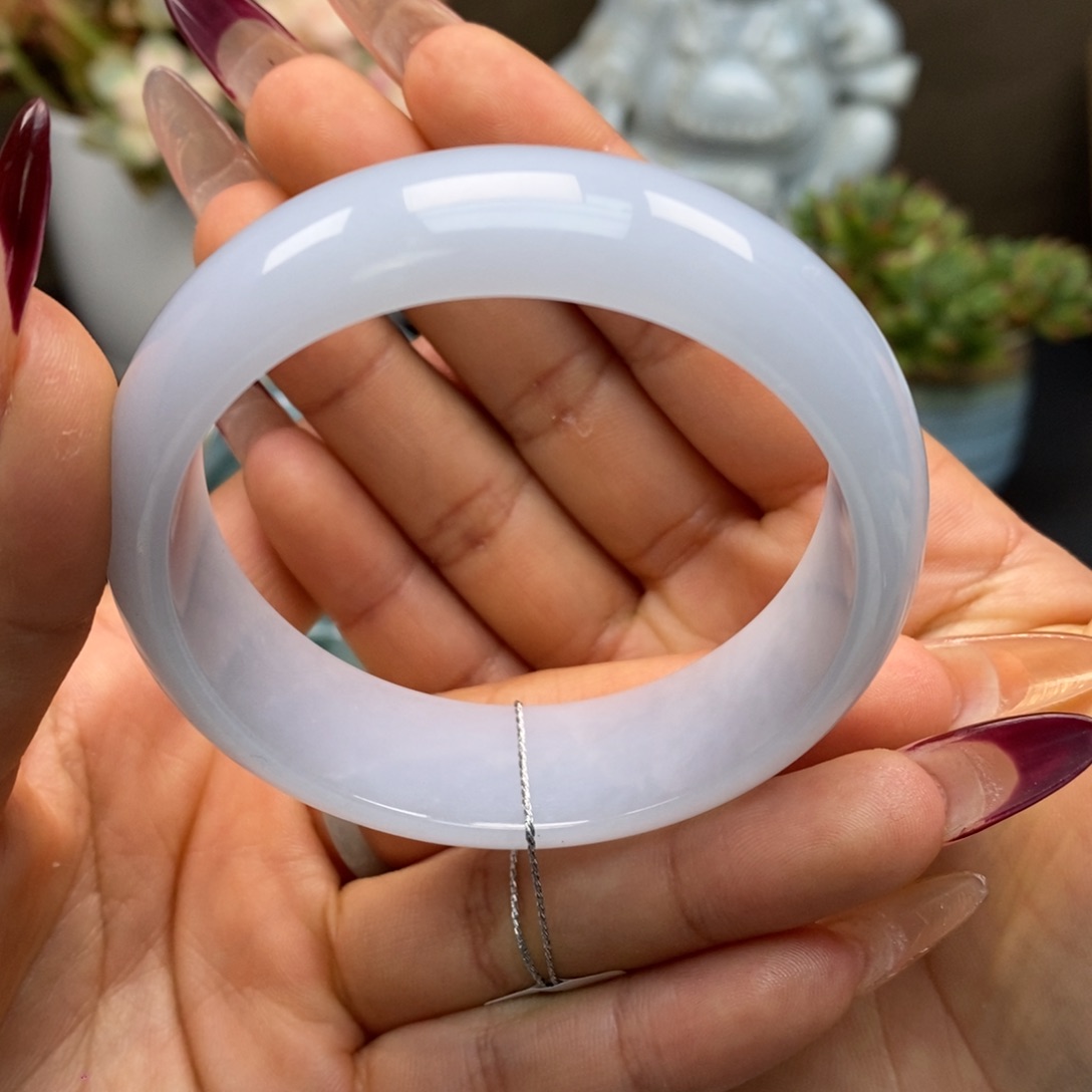 翡翠手镯未镶嵌平****?天然