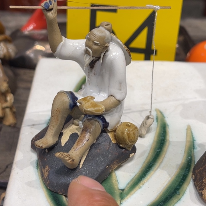 石湾公仔衬托盆景漂亮