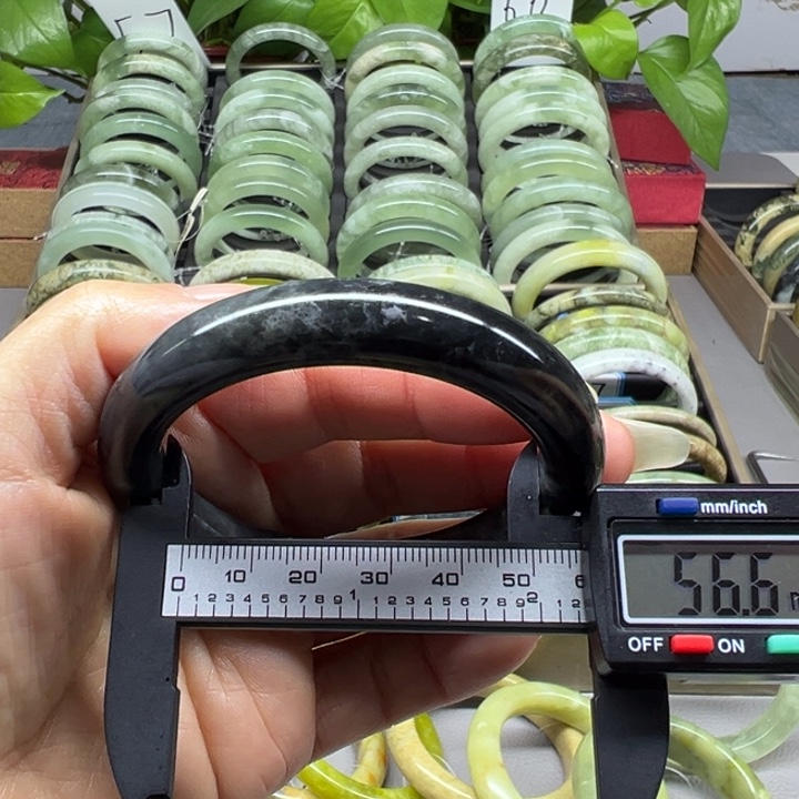 蛇纹石玉未镶嵌手镯85