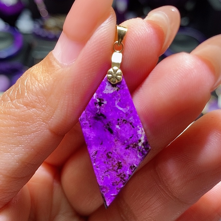 苏纪石（舒俱来）吊坠18K金镶嵌