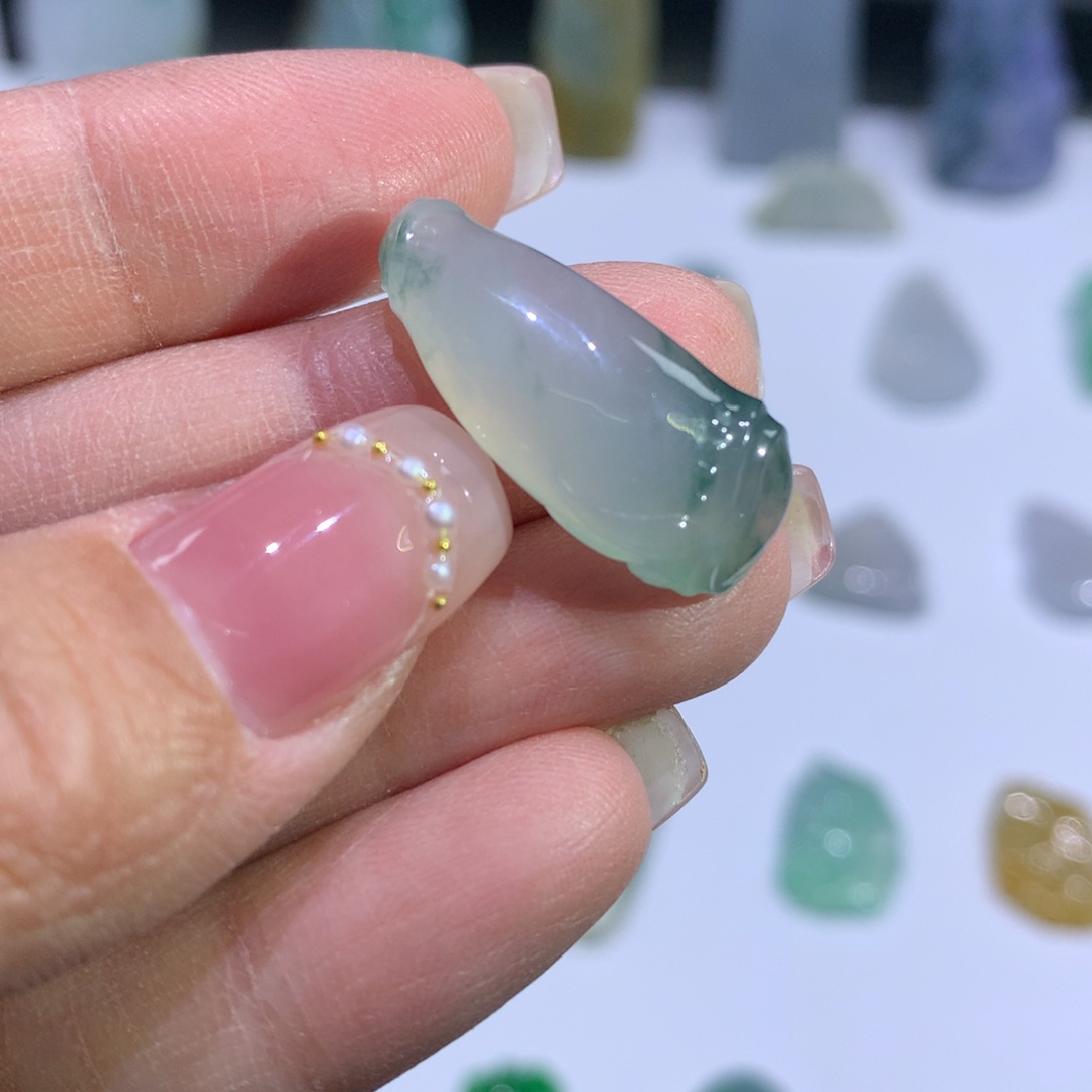 翡翠颈饰未镶嵌竹节