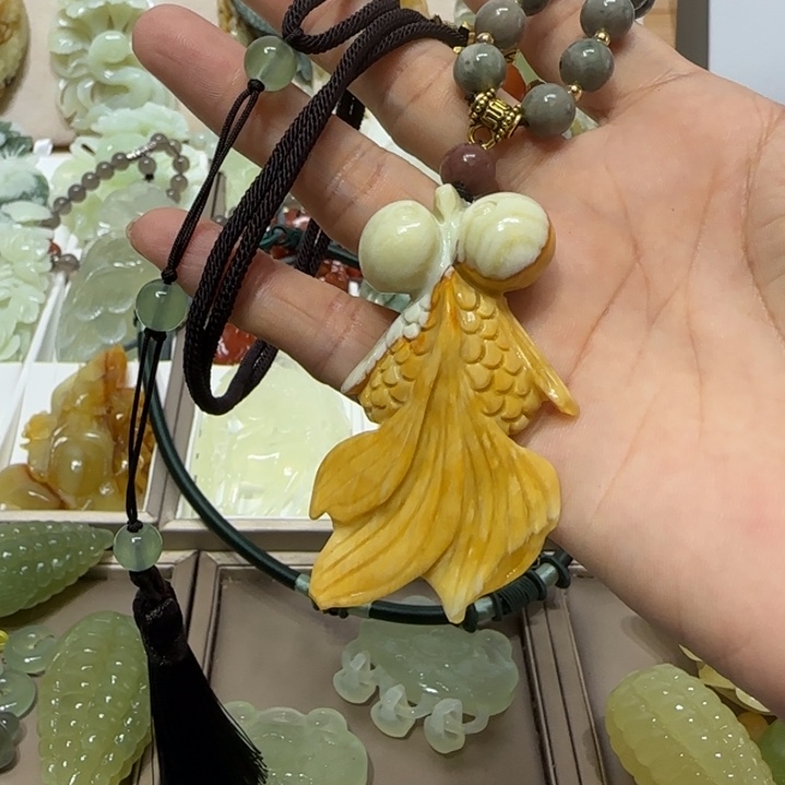 蛇纹石玉吊坠未镶嵌