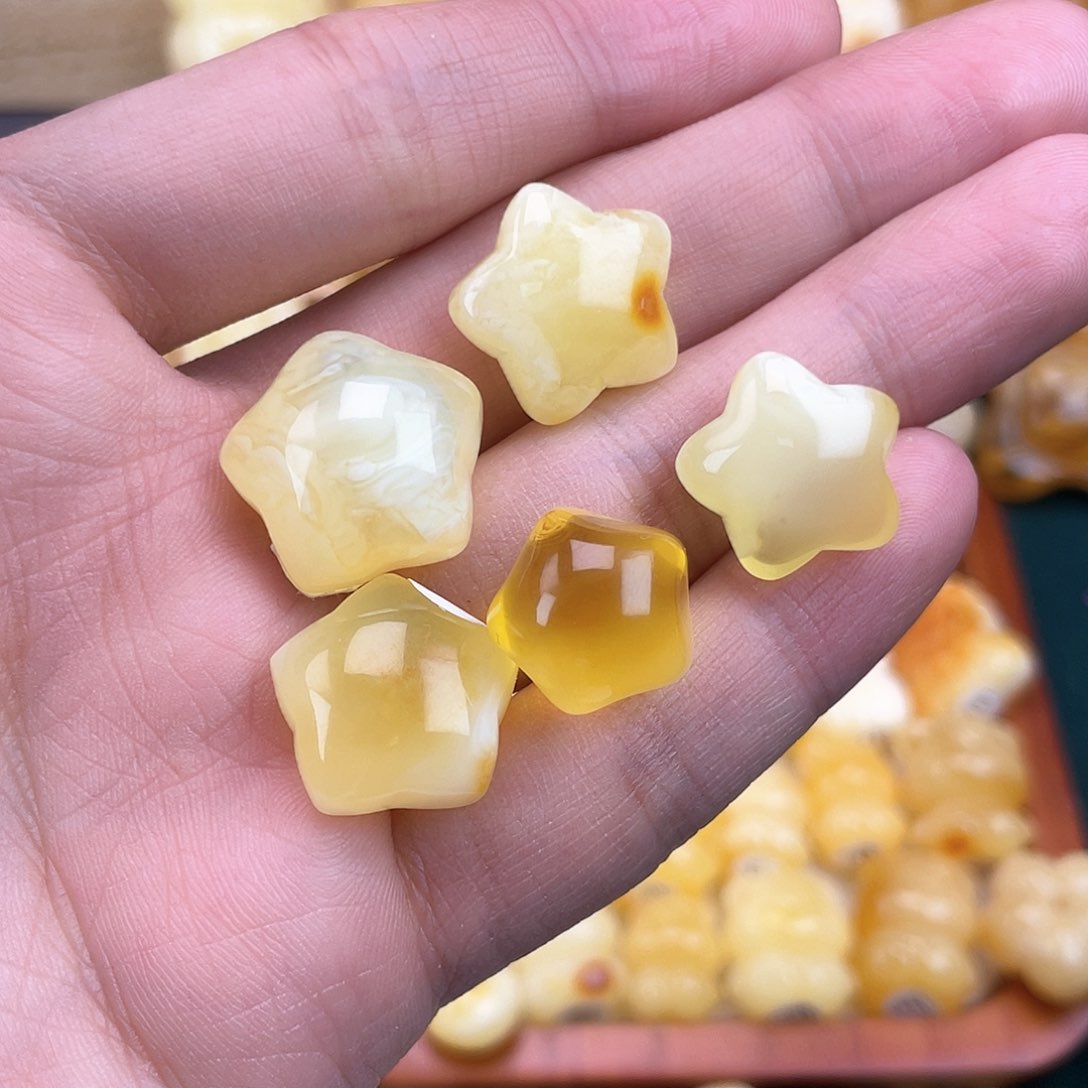 琥珀裸石未镶嵌养****?蜜蜡