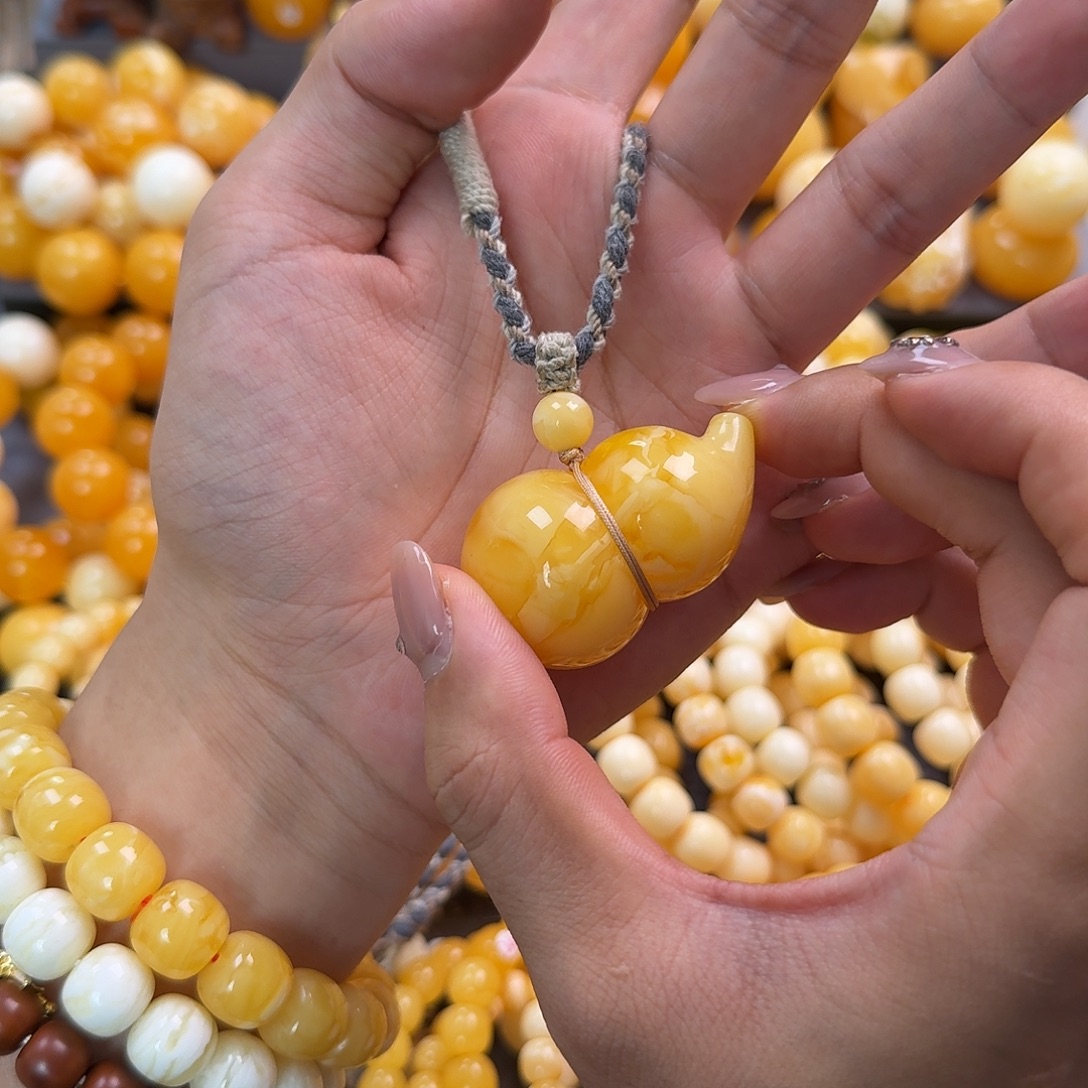 蜜蜡未镶嵌珠宝奇石