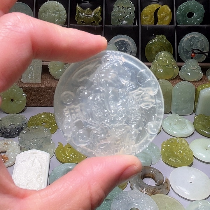 岫玉未镶嵌吊坠(赠链)天**马