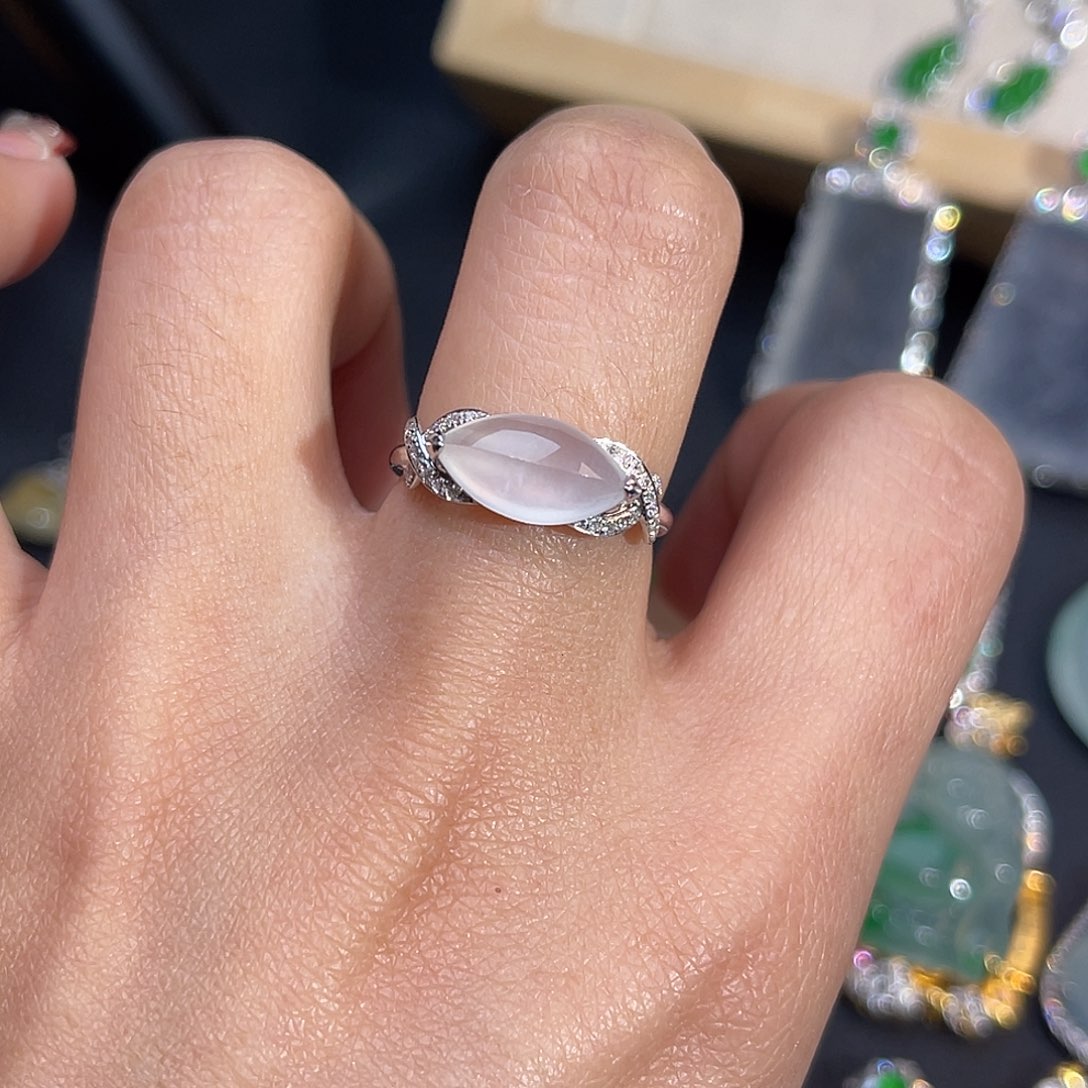 翡翠戒指18K金镶嵌马眼