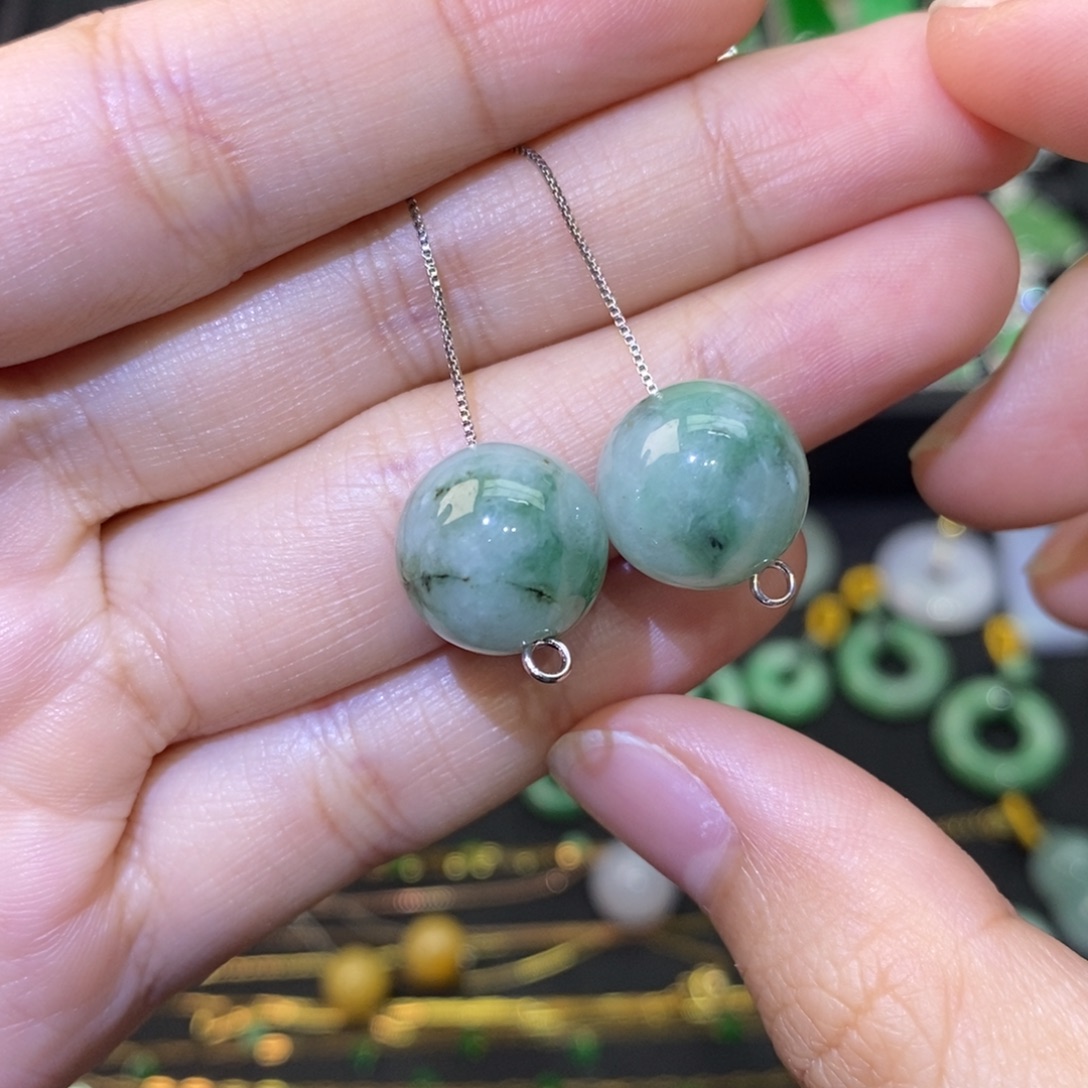 翡翠未镶嵌耳饰有纹裂