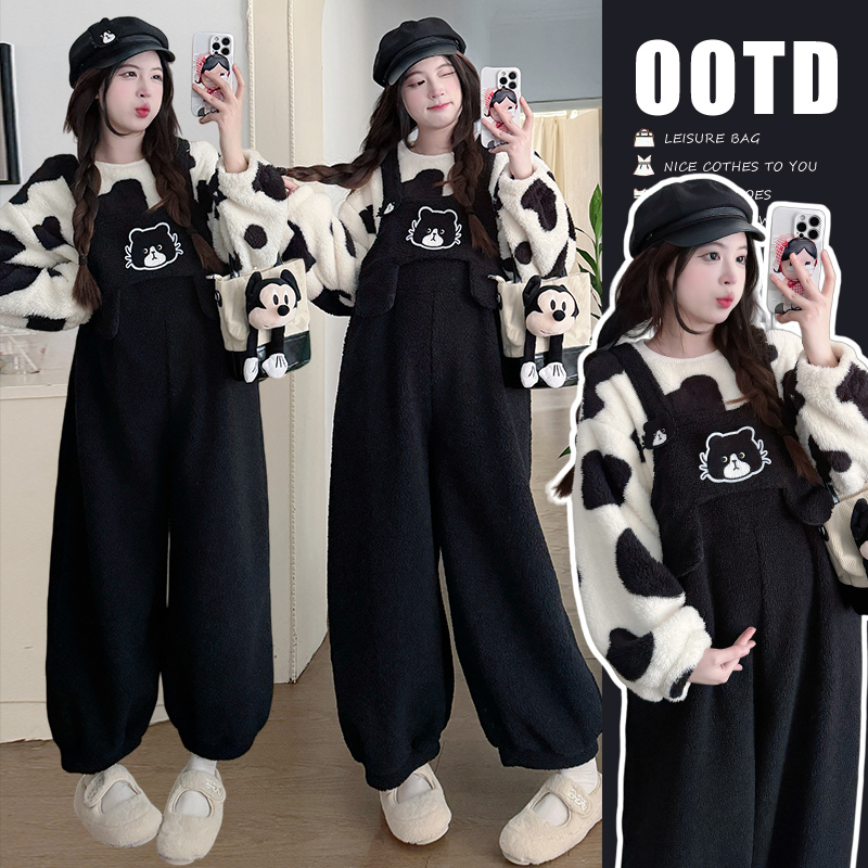 孕妇装2025秋冬装加绒加厚套装羊羔绒猫猫背带裤+奶牛珊瑚绒上衣
