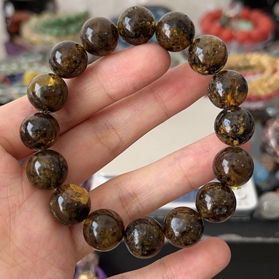 琥珀手链未镶嵌矿坑