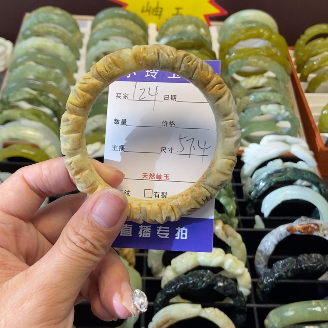 蛇纹石玉手镯未镶嵌