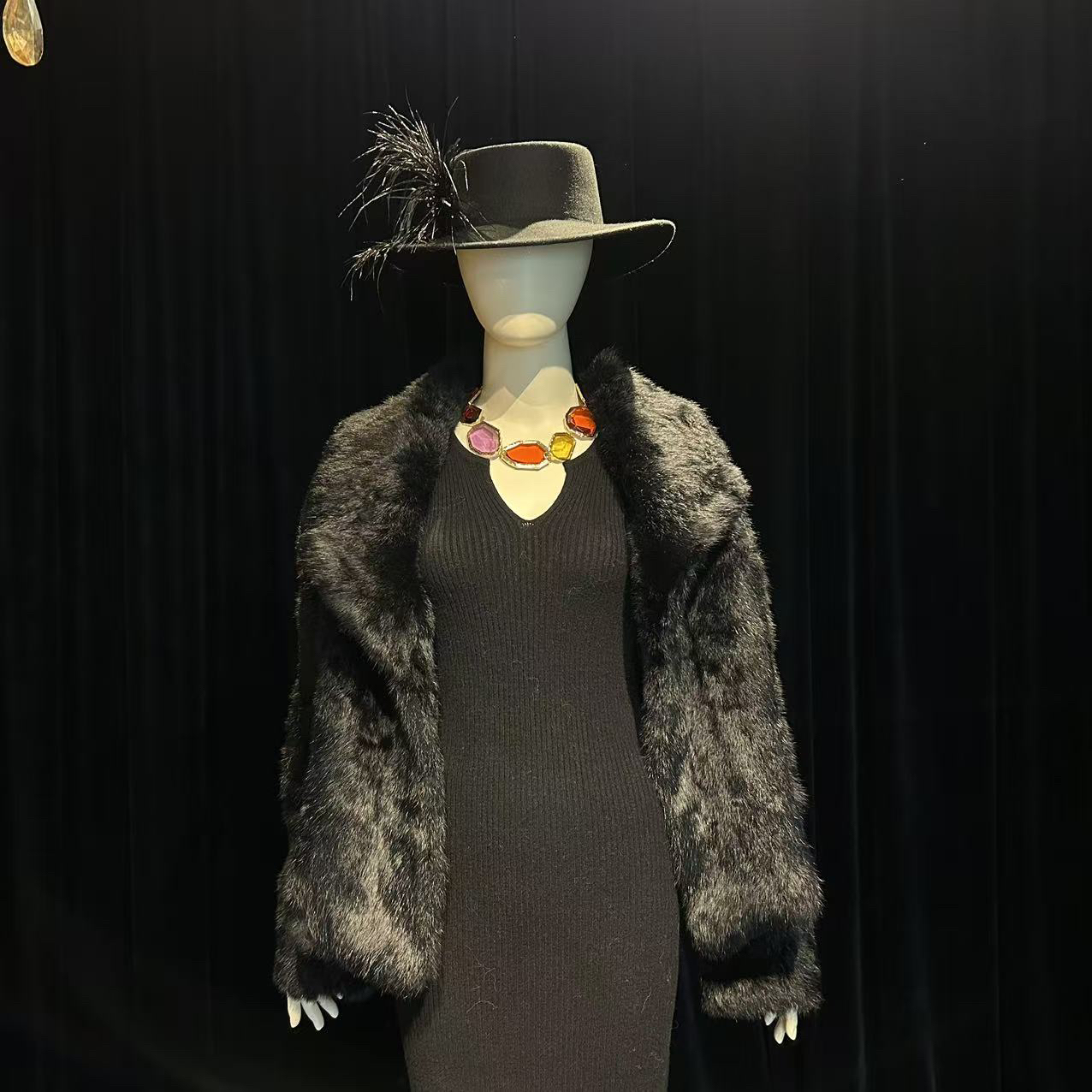 TM01贵气名媛濑兔毛真毛外套女款