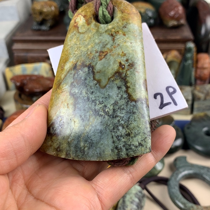 岫岩河磨玉（透闪石质玉）手把件有瑕未镶嵌