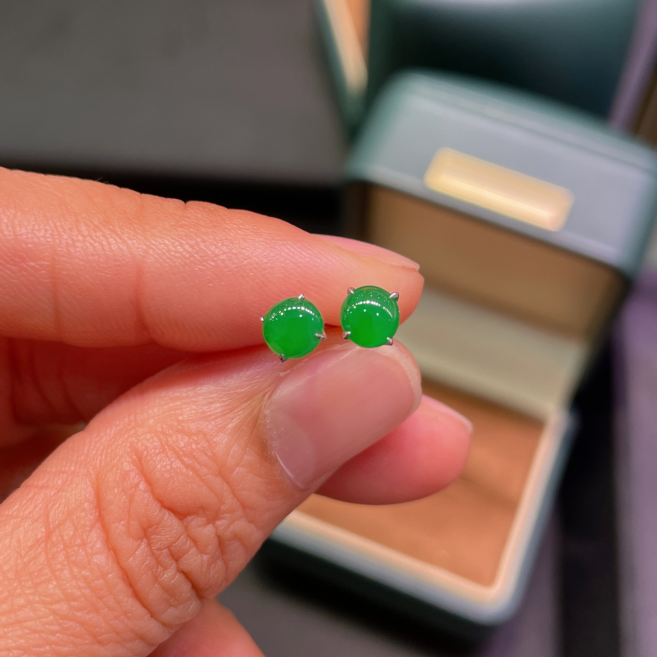 冰透满绿蛋面耳钉时尚百搭