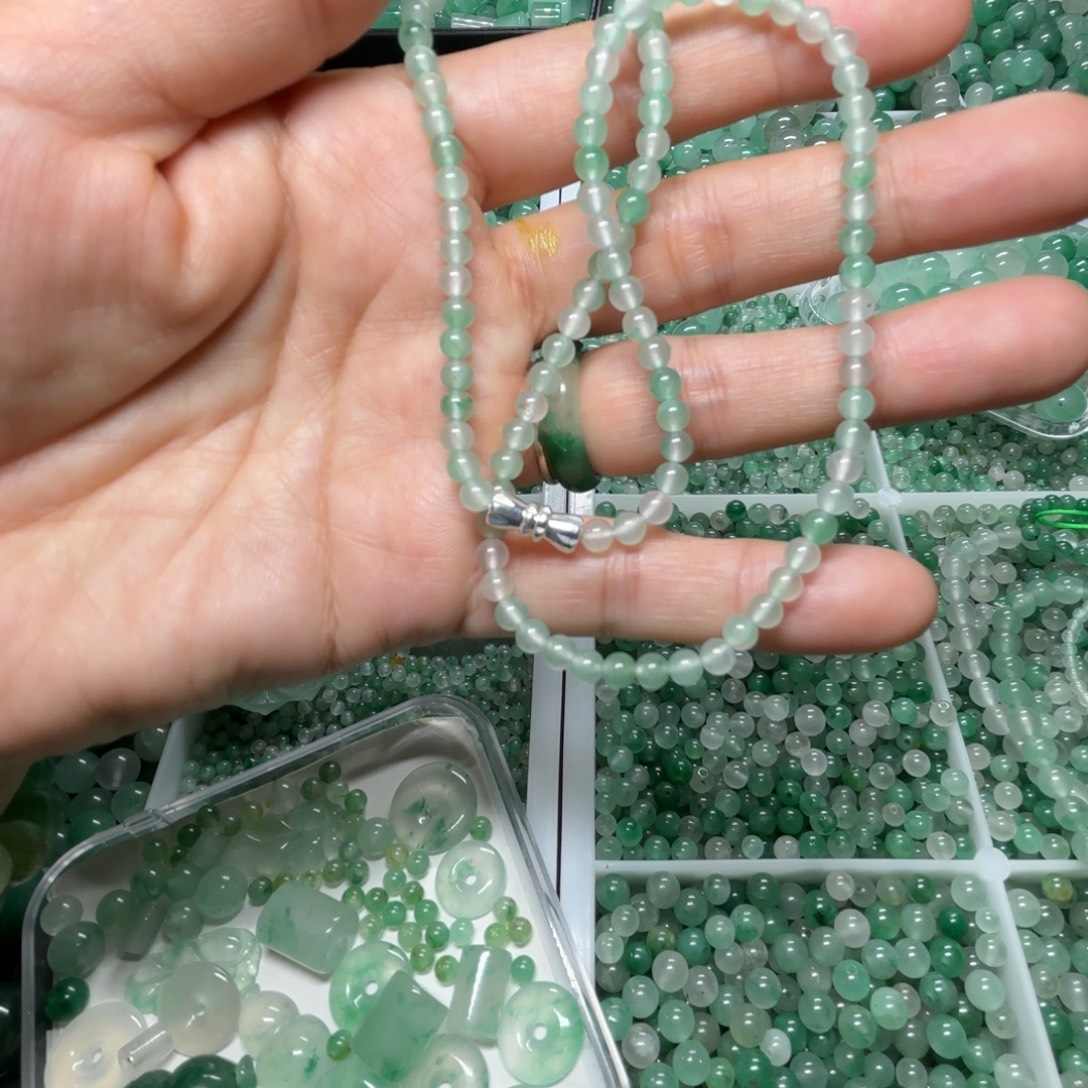 石英质玉（非洲翠）未镶嵌卡4散珠100颗