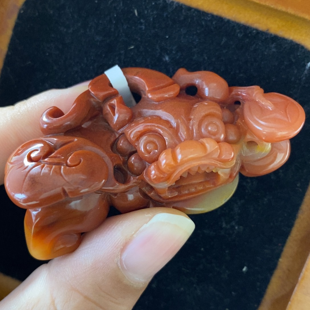 石英质玉（黄龙玉）颈饰未镶嵌