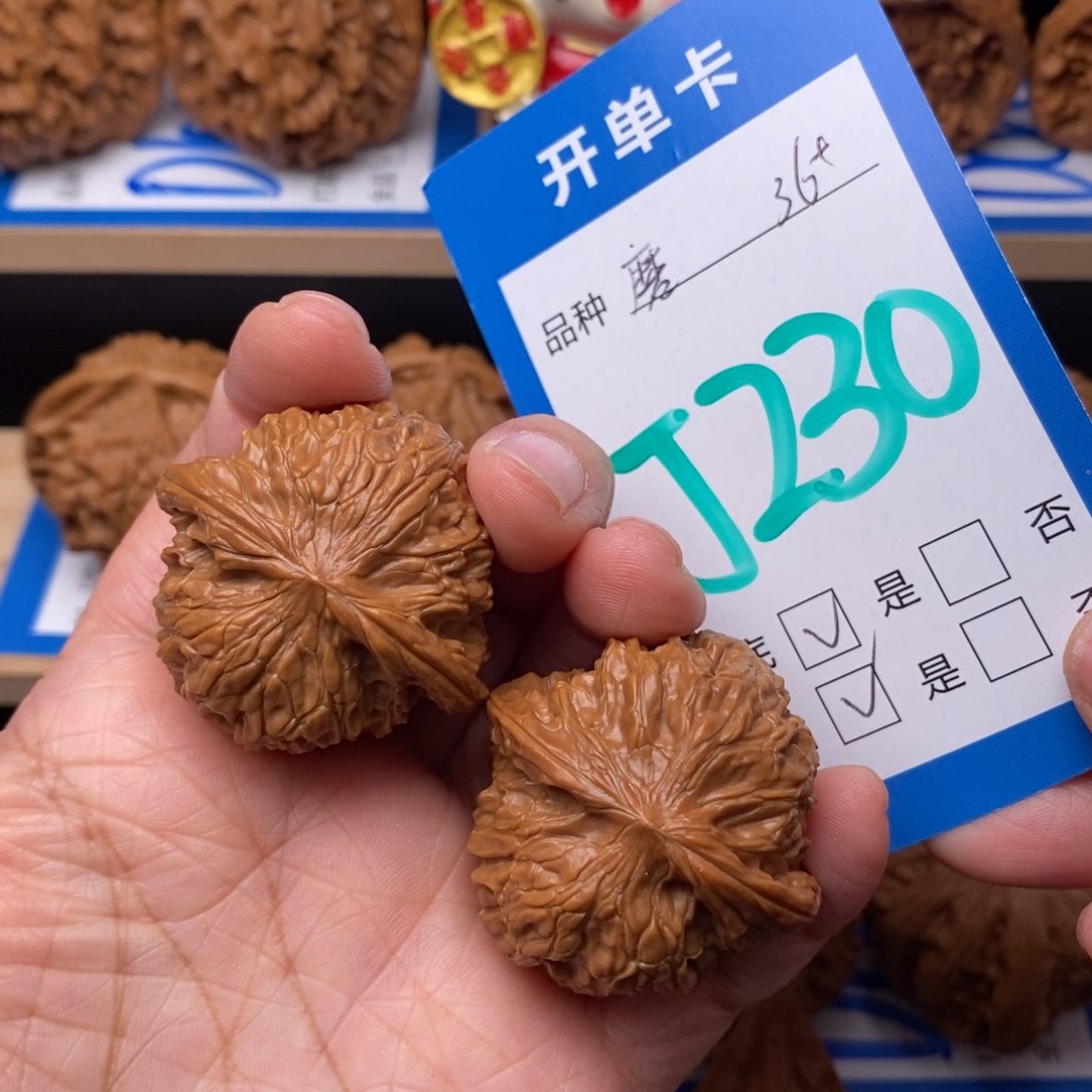 文玩核桃吊坠磨盘狮子头