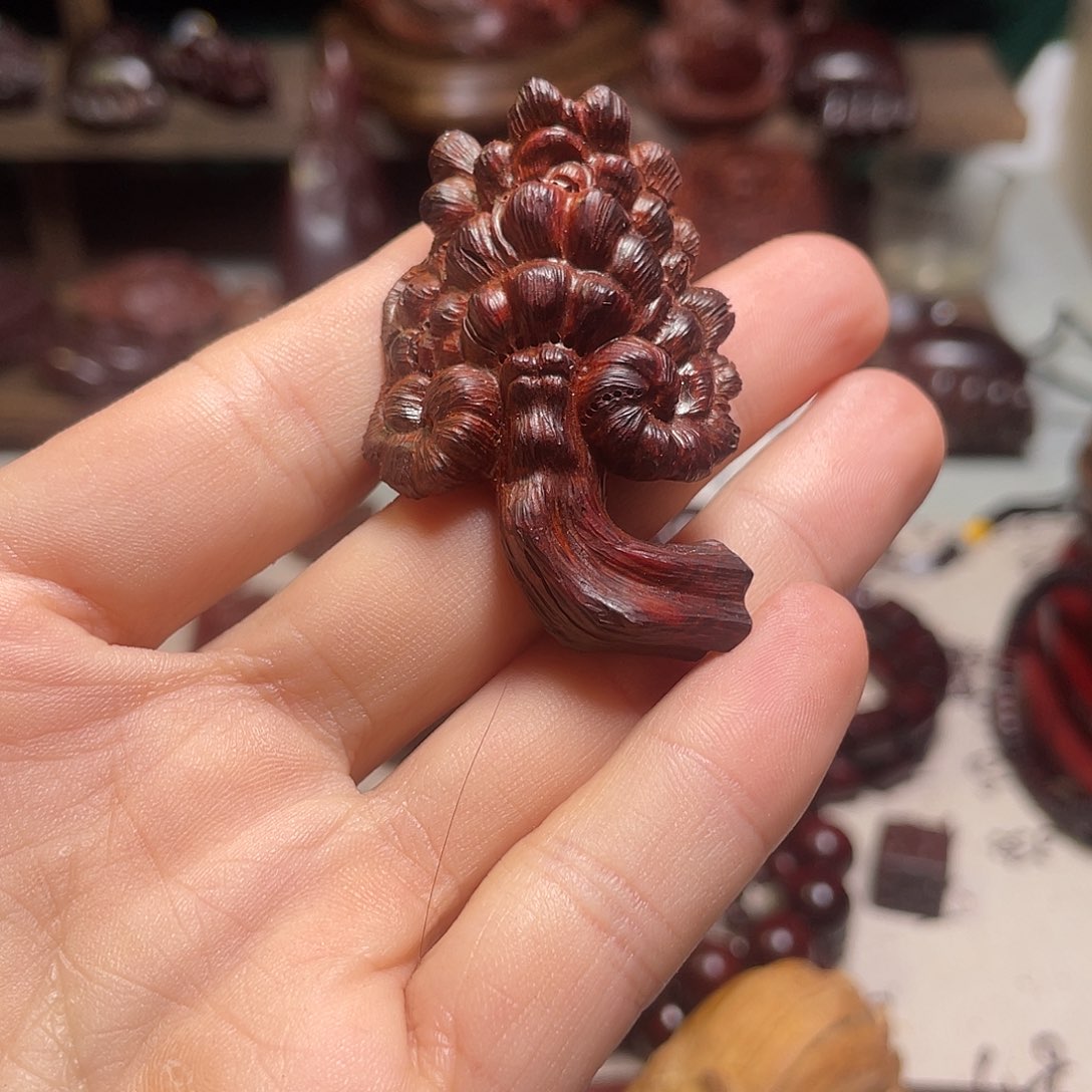 檀香紫檀（小叶紫檀）纯手工雕刻，灵芝