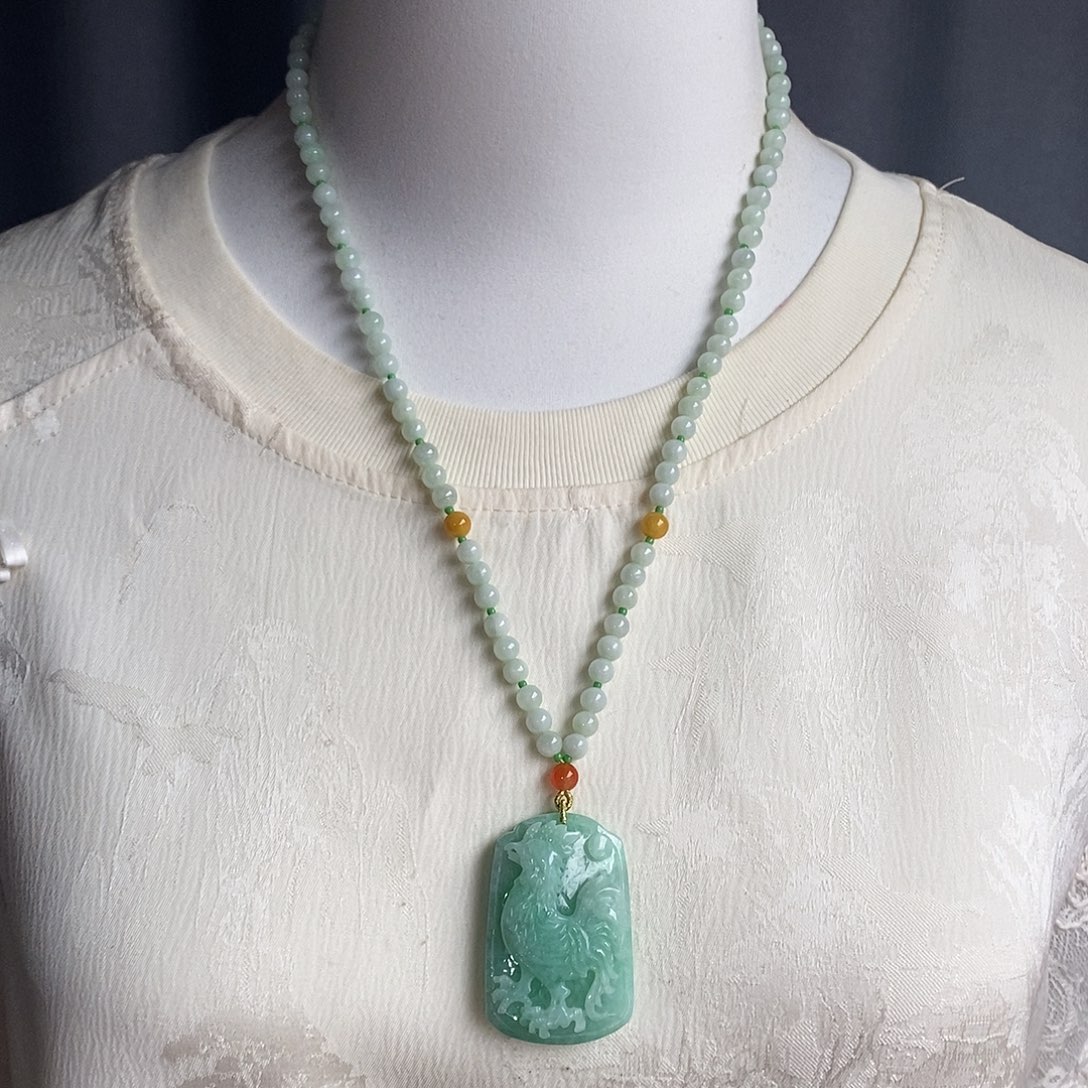 翡翠未镶嵌吊坠(赠链)