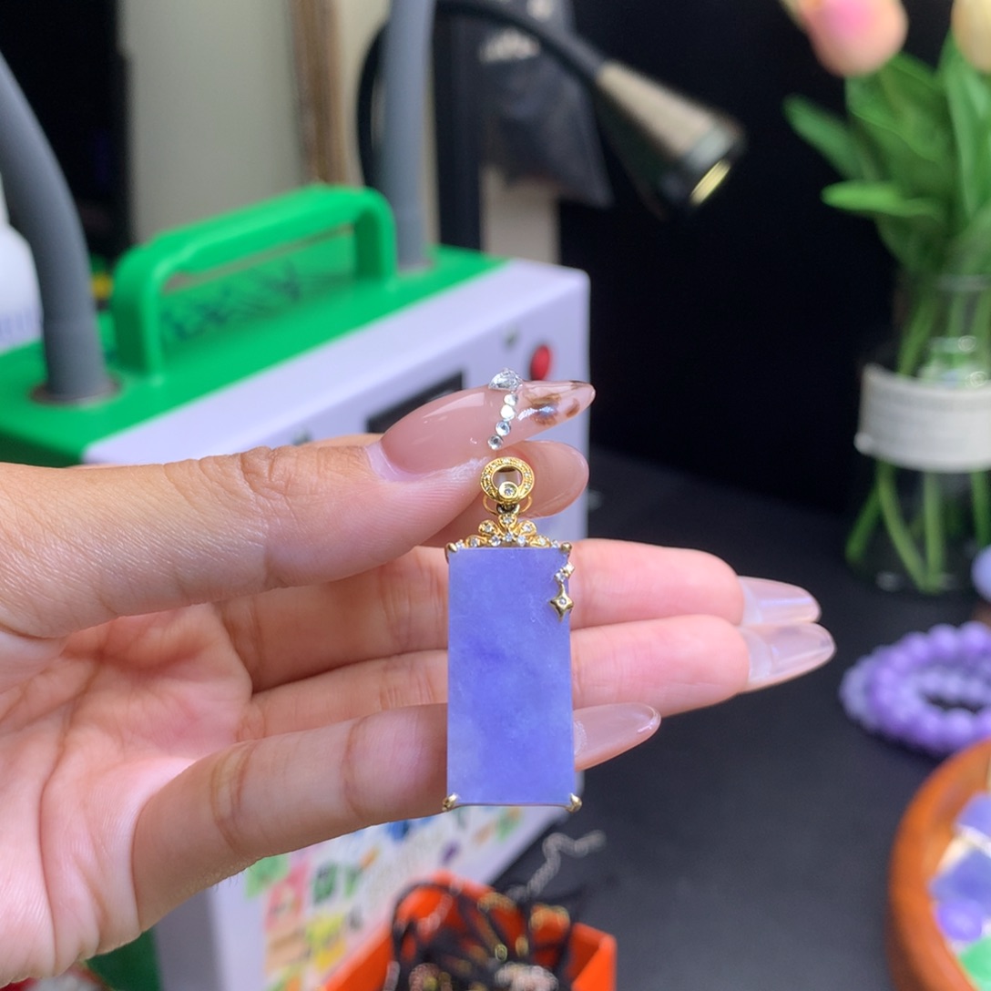 翡翠18K金镶嵌颈饰