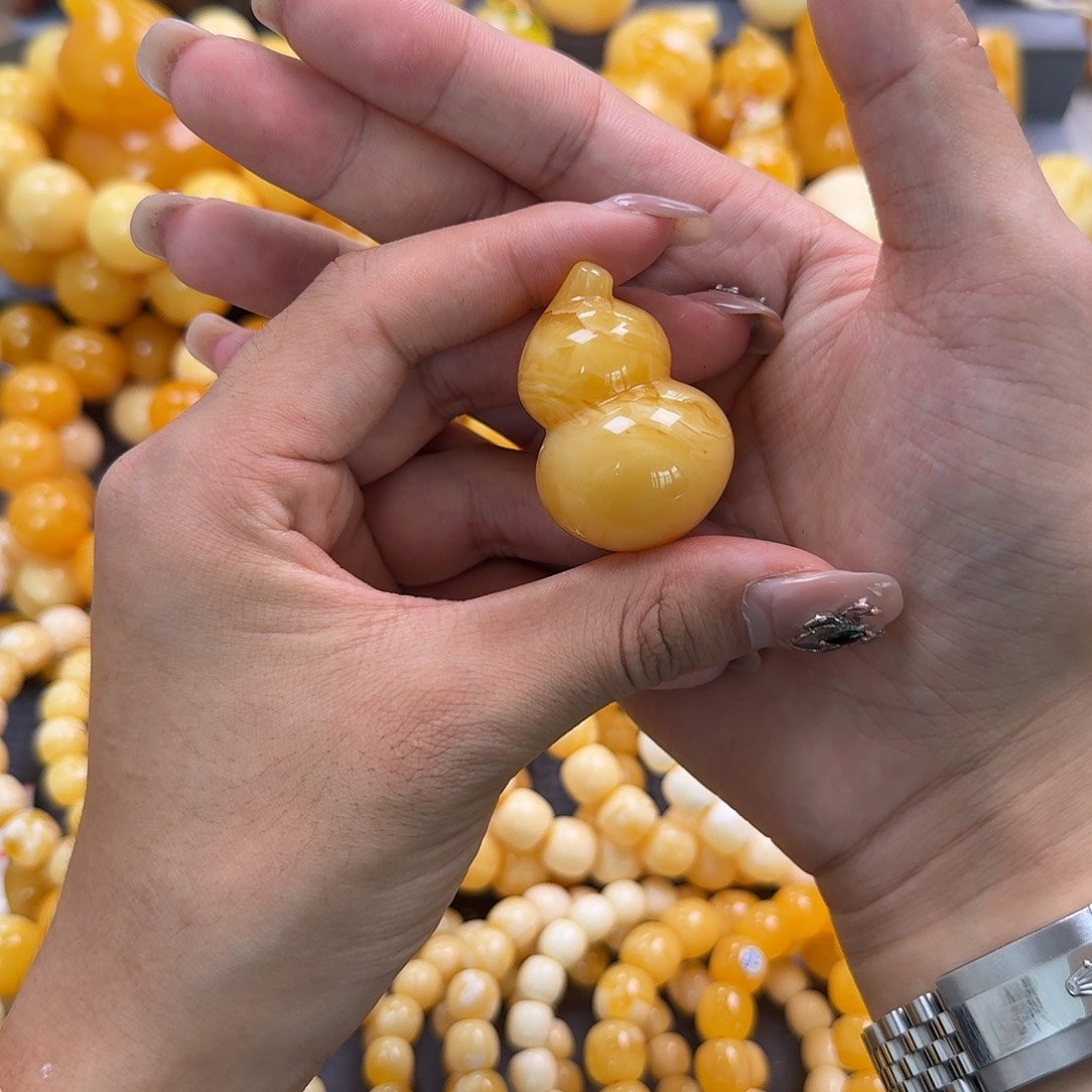 蜜蜡未镶嵌珠宝奇石