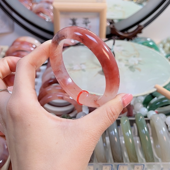 石英质玉手镯未镶嵌记*