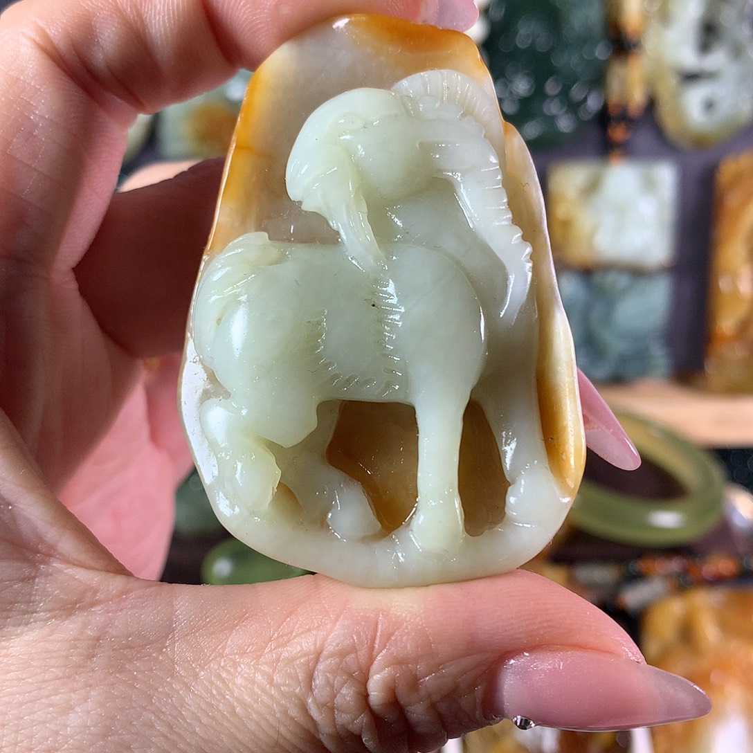 岫玉未镶嵌吊坠(赠链)