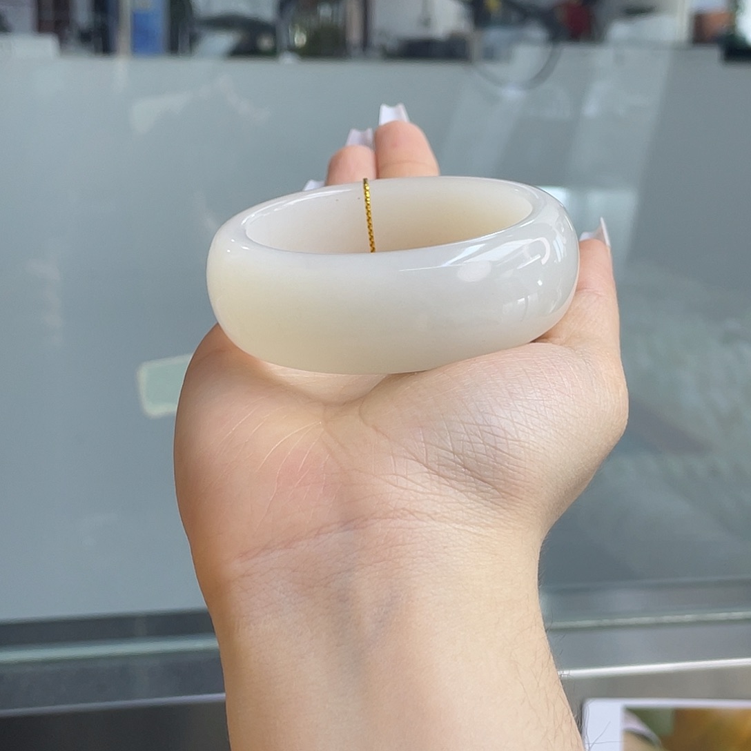 和田玉未镶嵌手镯