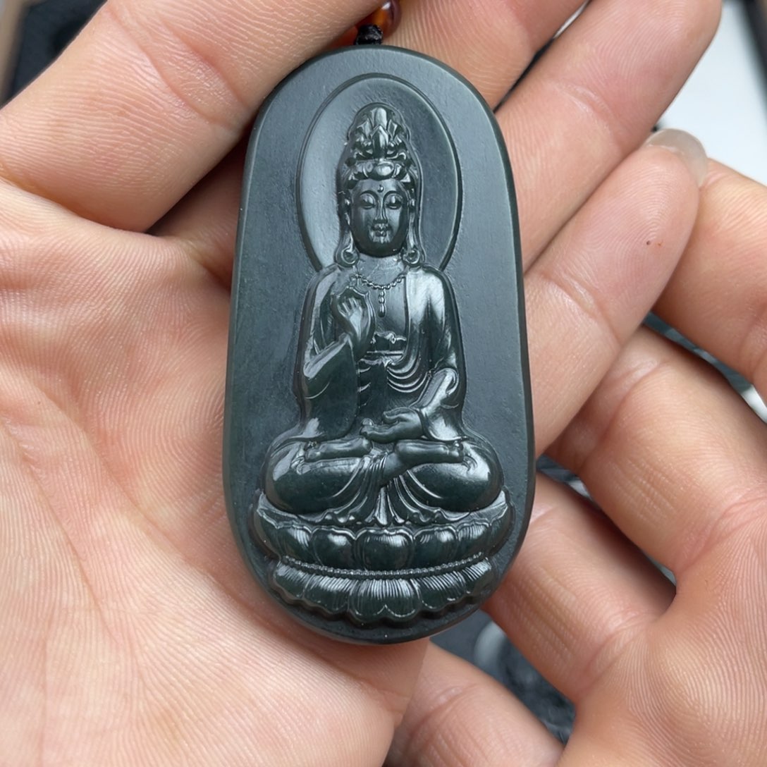 颈饰未镶嵌和田玉叫***?