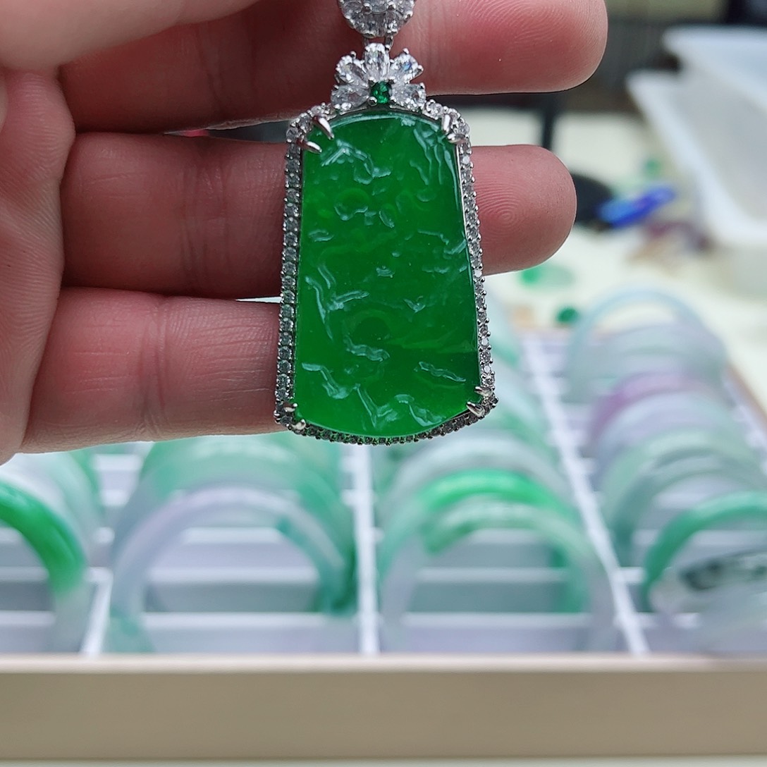 翡翠吊坠(赠链)银S925镶嵌