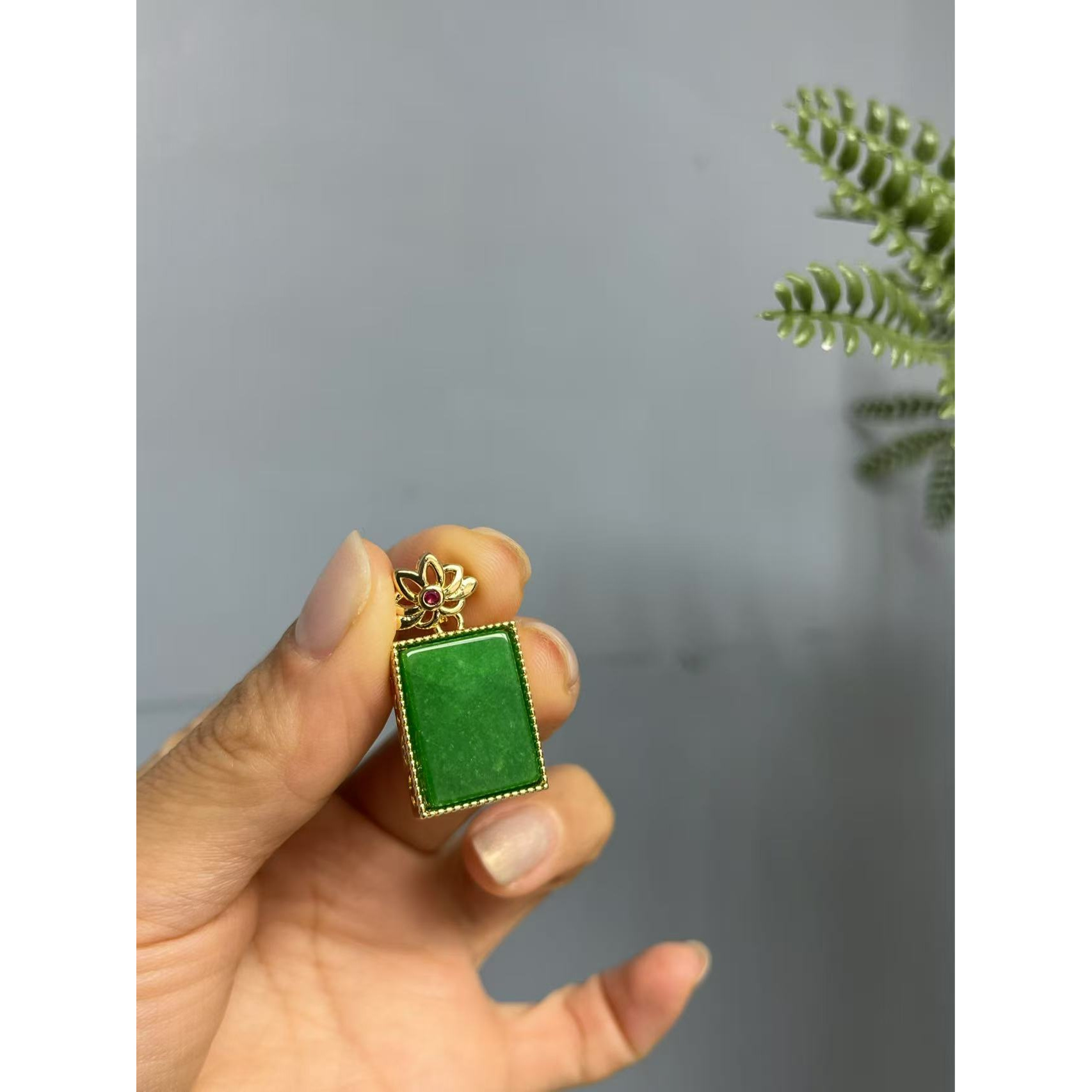 翡翠14k花方糖吊坠