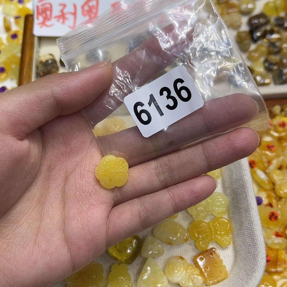 琥珀未镶嵌珠宝奇石蜜蜡