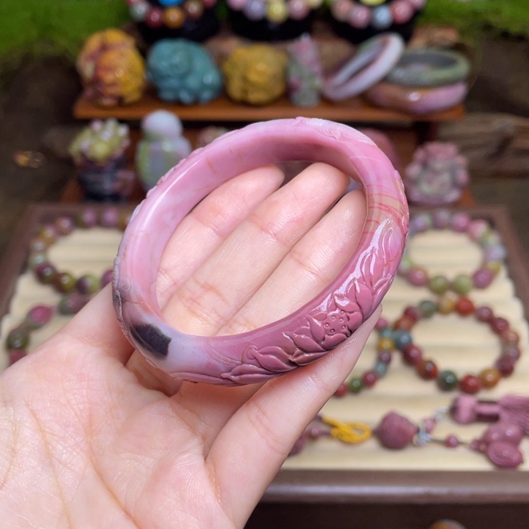 玛瑙/玉髓未镶嵌手镯盐源玛瑙荷花鱼