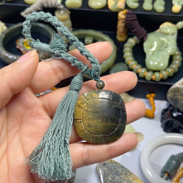 岫岩河磨玉（透闪石质玉）吊坠包挂未镶嵌