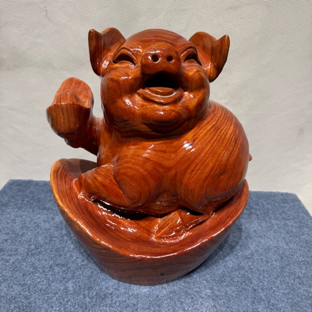 福猪红椿木整木雕刻