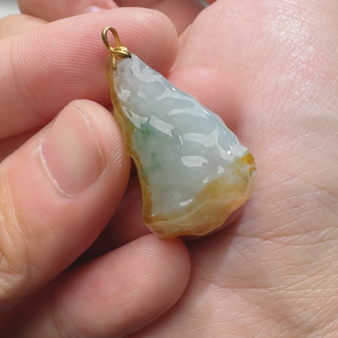 翡翠颈饰18K金镶嵌天然缅甸翡翠A货随形吊坠