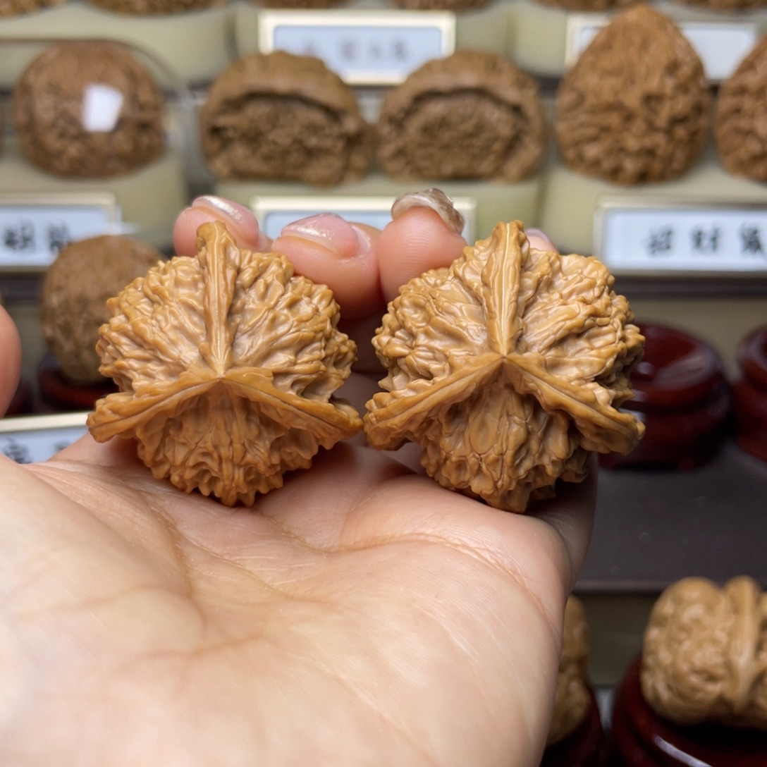 文玩核桃把件你****了盘山三棱36左右