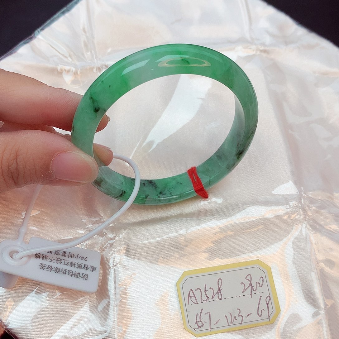 翡翠未镶嵌手镯缅甸翡翠