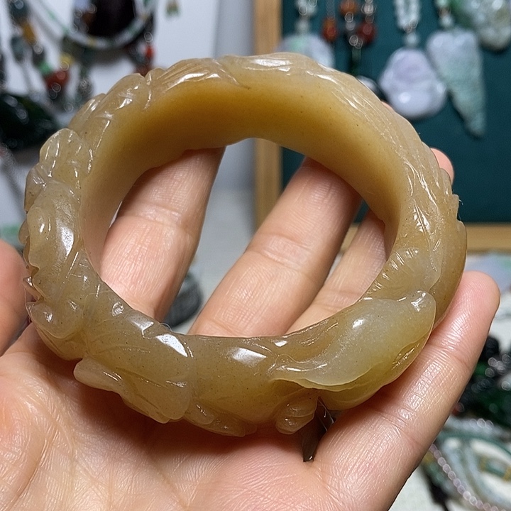 翡翠未镶嵌吊坠(赠链)