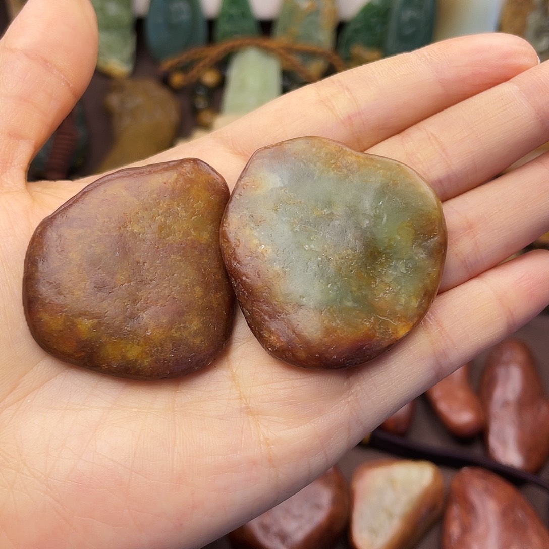 张***憨岫岩河磨玉（透闪石质玉）未镶嵌颈饰