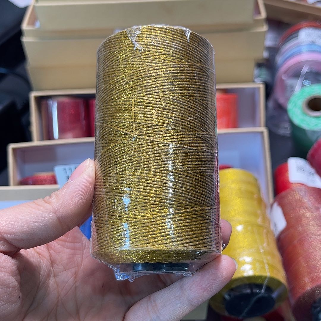 0.5洒金扁蜡3319金色100克