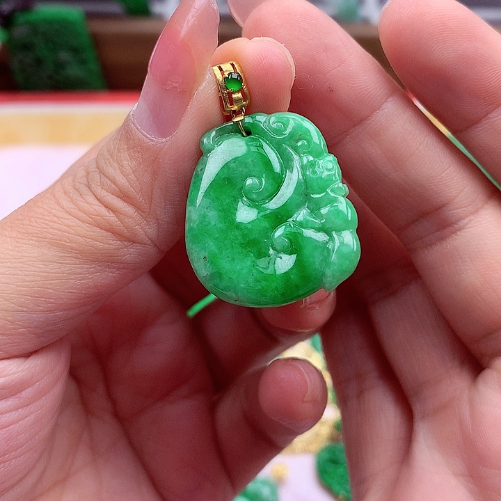 翡翠颈饰18K金镶嵌翡翠