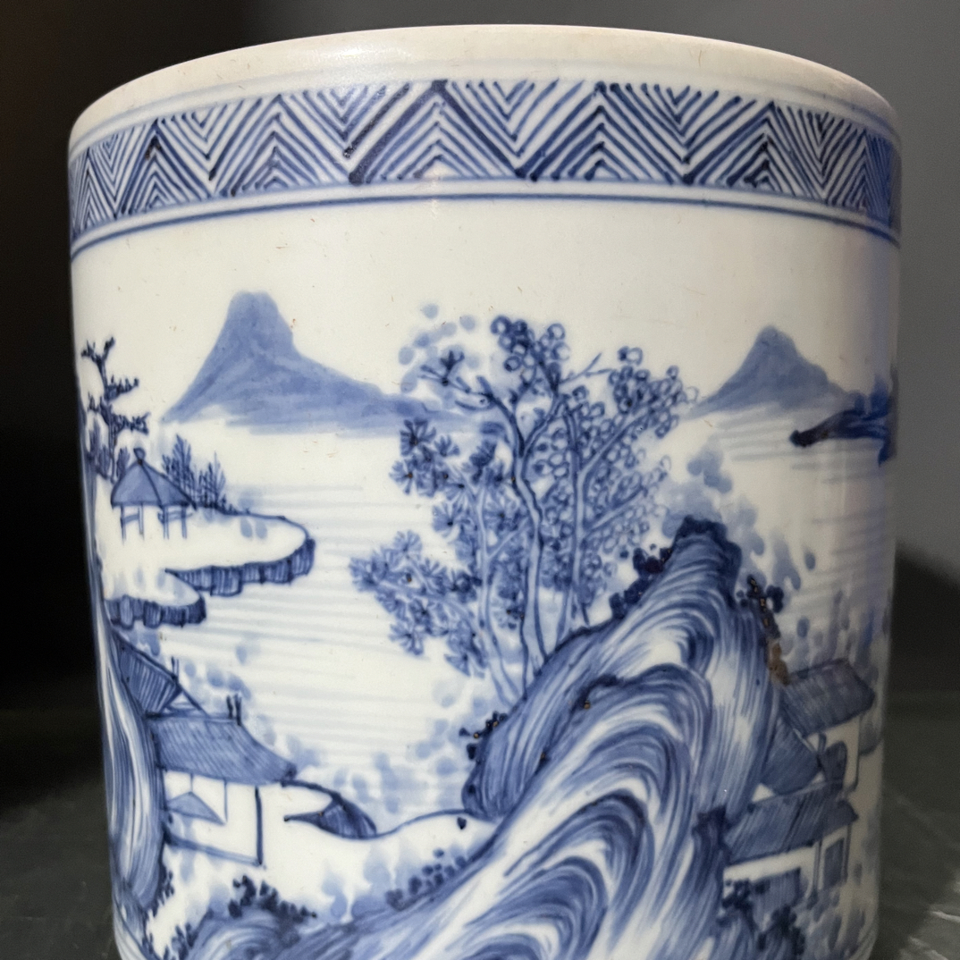 青花山水笔筒，品相完整尺寸见下图。