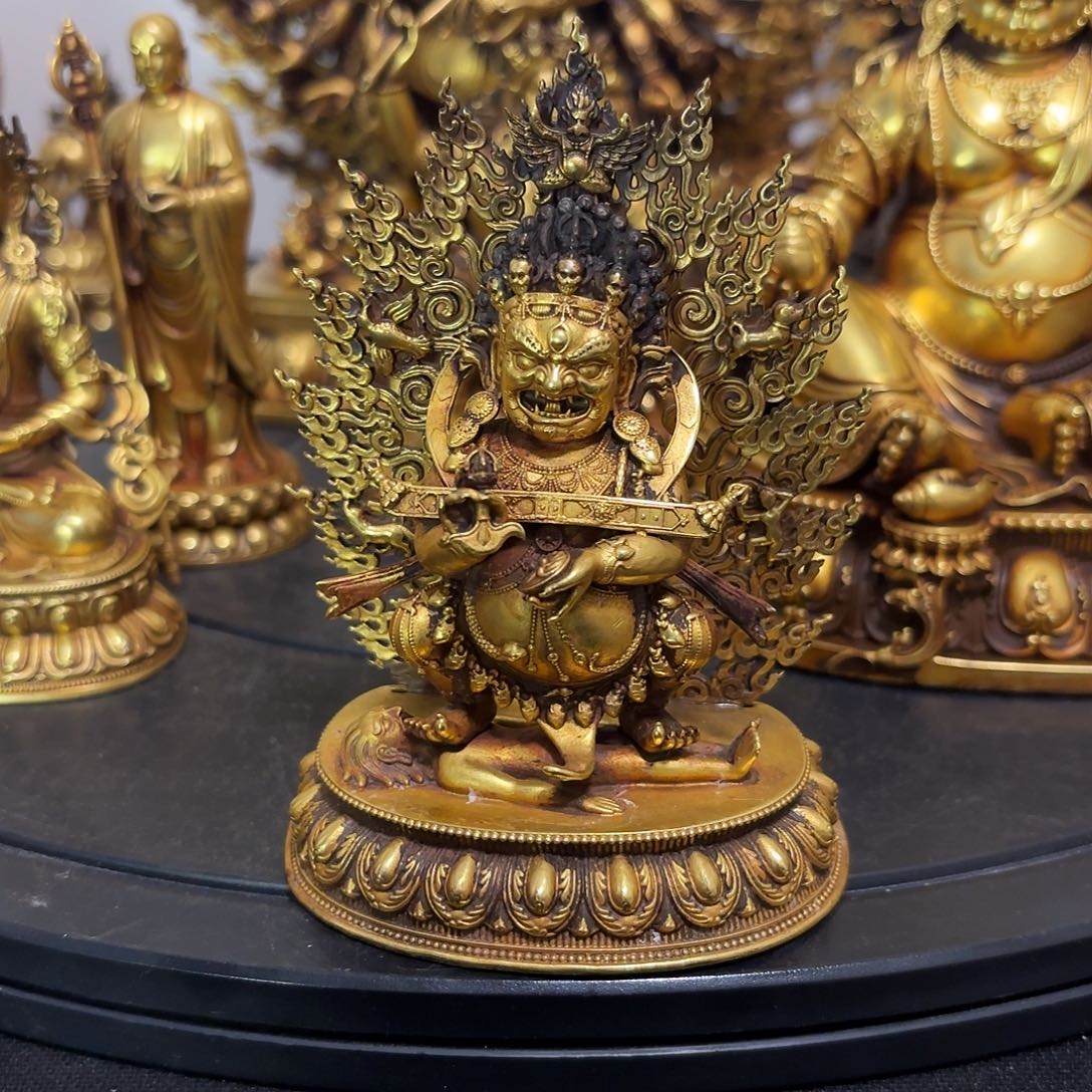 二臂黑天鎏金摆件