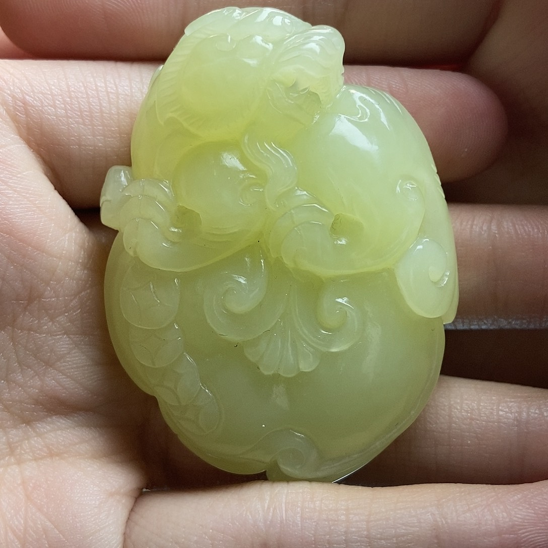 和田玉（糖玉）颈饰未镶嵌阿**八