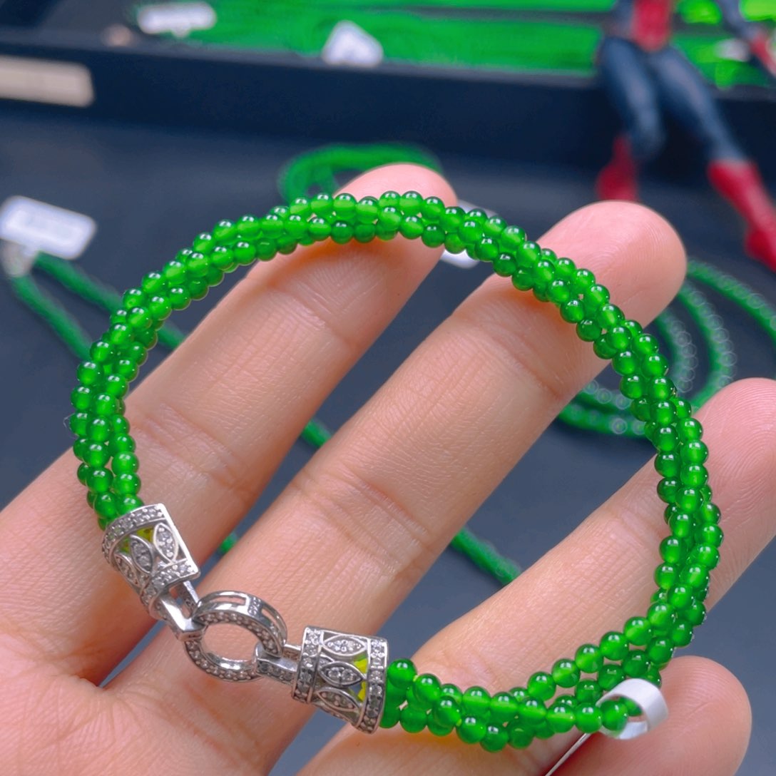 翡翠颈饰银S925镶嵌，1