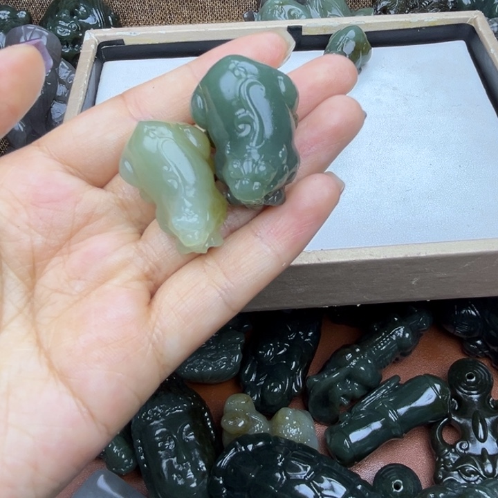 上***善和田玉未镶嵌挂件