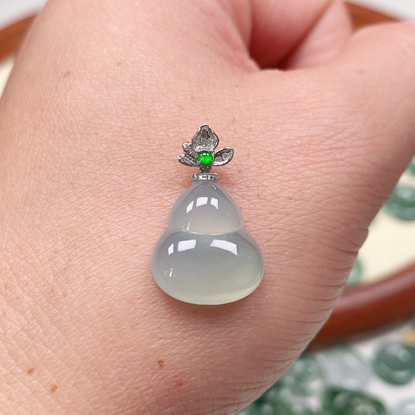 【闪购商品】翡翠吊坠(不含链)18K金镶嵌V****n