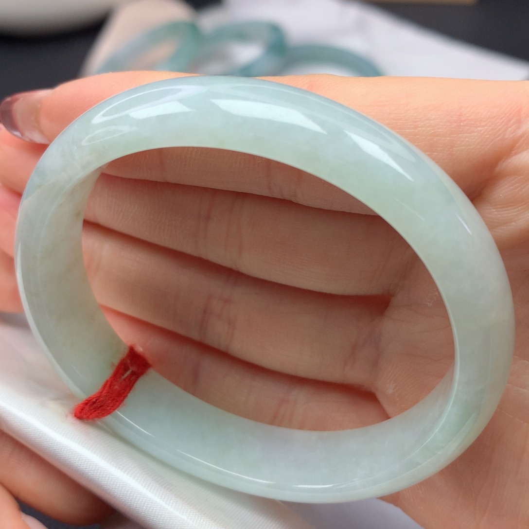 翡翠手镯（圆镯）未镶嵌56贵妃